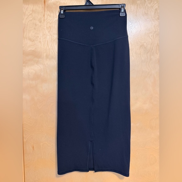 Nulu Slim-Fit High-Rise Skirt - black size 6 NWOT PERFECT - Picture 2 of 6